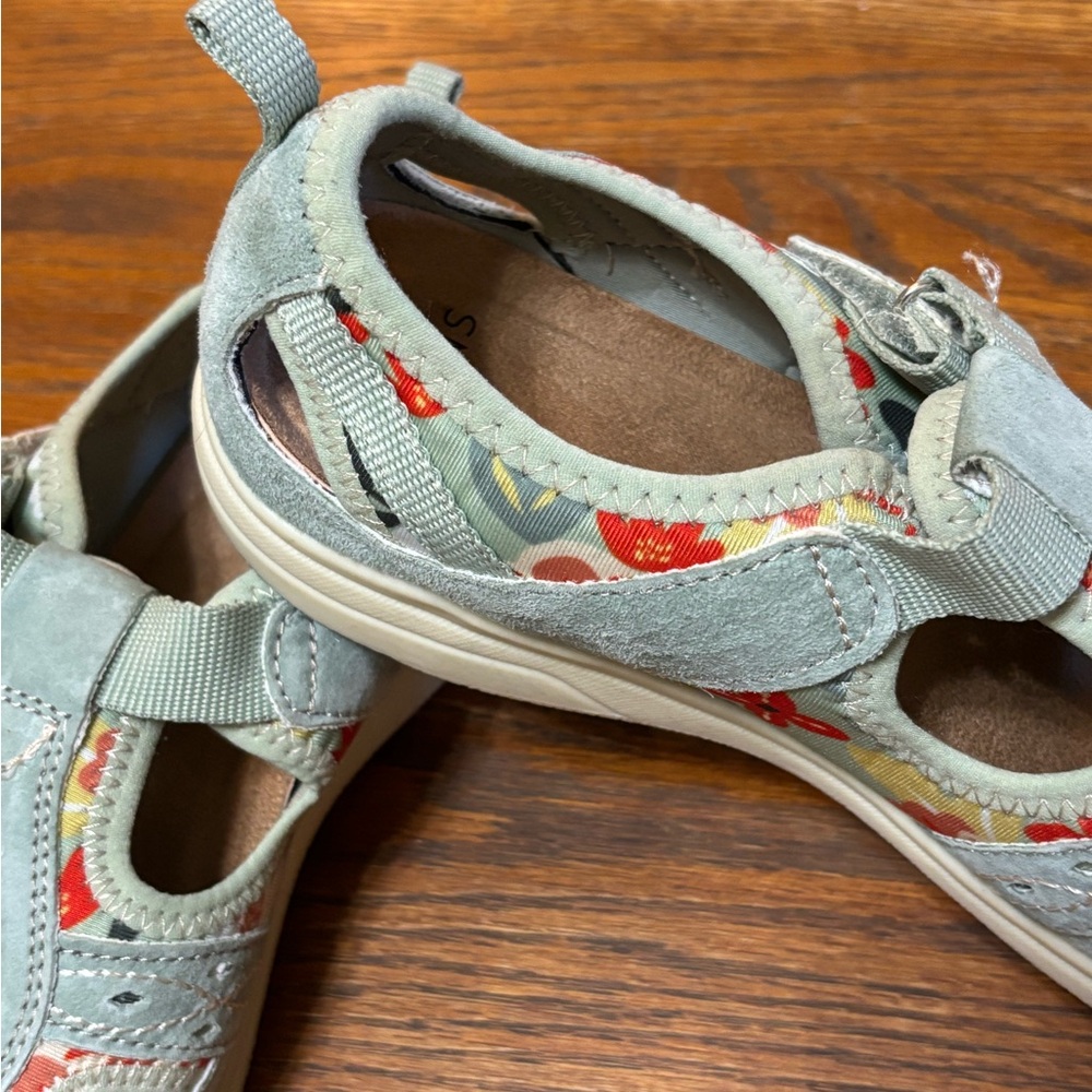 Earth Origins Effie Blue Suede Fisherman Sport Sandals With Floral Accent.Sz 8.5 - Picture 11 of 14